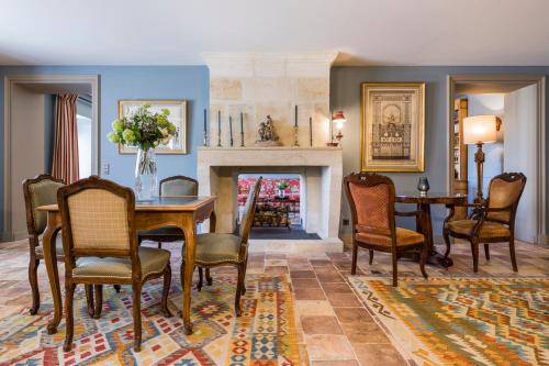 Khu vực ghế ngồi tại Les Clefs de Troplong Mondot