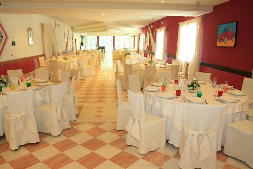 a banquet hall with white tables and white chairs at Park Hotel Italia in Tezze sul Brenta