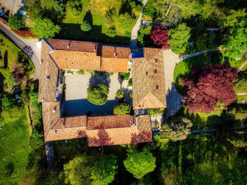 an aerial view of a house with a yard at Dandelion Como Suites & Park in Villa Guardia