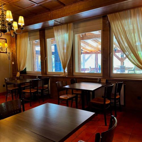 Restaurace v ubytování Hotel Avion