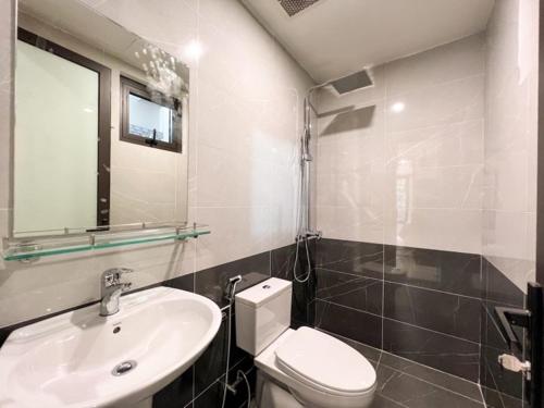 Ένα μπάνιο στο NINE HOUSING 279 Doi Can