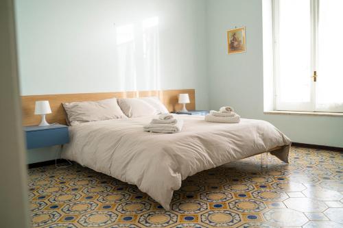 Giường trong phòng chung tại Le Vigne - Villa overlooking Etna