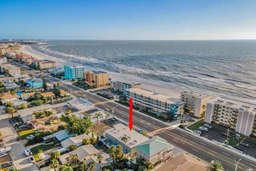 A bird's-eye view of Sunset Beach Suites at Madeira Beach! Pet Friendly with Summer Breezes! - Suite 6