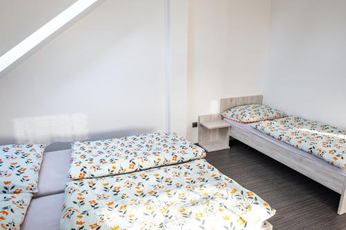 two twin beds in a room with at Penzion Fann in Humpolec