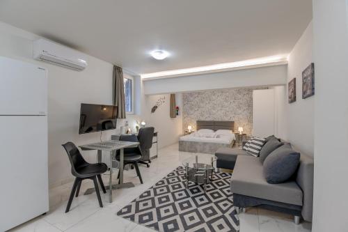 Paleo Faliro Gardenbay