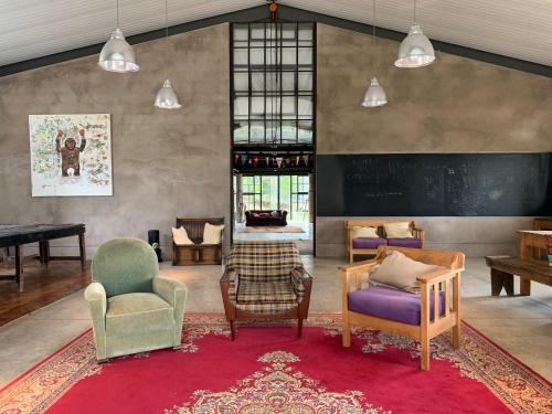 Ruang duduk di Hillhouse Accommodation