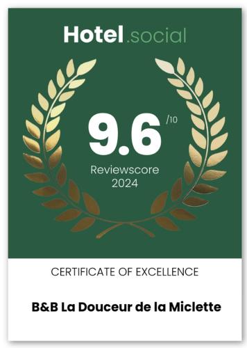 a certificate of excellence with a laurel wreath at Familie & Vriendenwoning met fantastisch uitzicht in Ellezelles