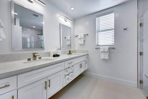 Ένα μπάνιο στο An Architectural masterpiece with unparalleled beauty, elegance and amenities