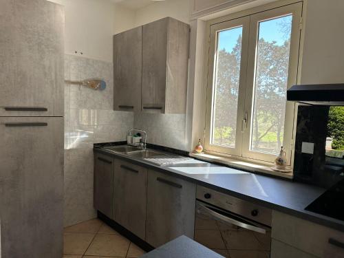 Η κουζίνα ή μικρή κουζίνα στο Villa Zoë