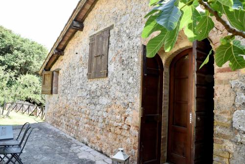 an old stone building with a wooden door at Agriturismo Il Caggio in Sovicille