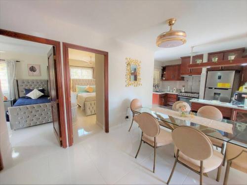 Ett kök eller pentry på Apartamento Equipado, Wifi, AC, TV @drvacationsrental