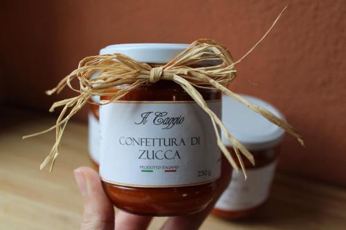a person holding a jar of peanut coordinatordb zucchini sauce at Agriturismo Il Caggio in Sovicille