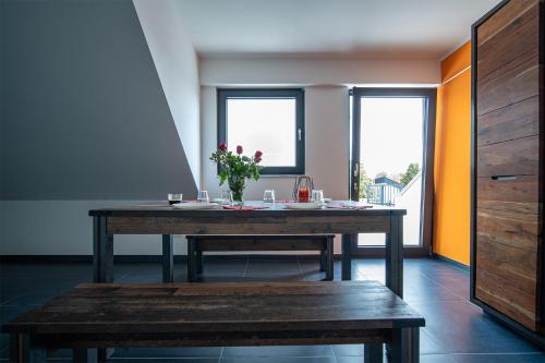 Φωτογραφία από το άλμπουμ του Blauer Stein 7a Haus - 6 Wohnungen, 15 Schlafzimmer σε Pulheim