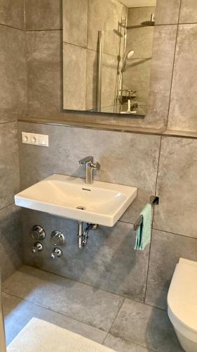 a bathroom with a sink and a toilet at Ammerseeidylle im Herzen von Dießen in Dießen am Ammersee