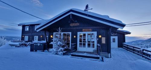 a small house in the snow in the snow at Kvitfjell Hotel in Strande