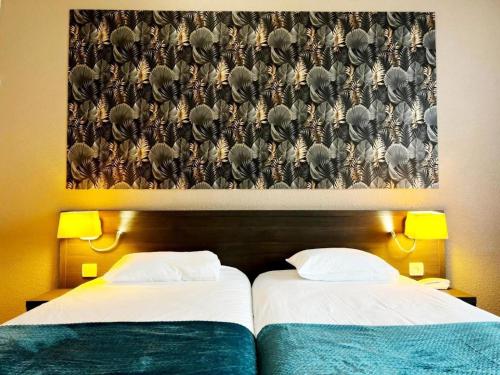 Ένα ή περισσότερα κρεβάτια σε δωμάτιο στο Brit Hotel Confort Gien