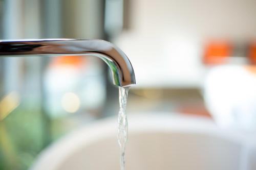 a stream of water coming out of a faucet at MAISON KERVARREC - Rennes - Saint-Grégoire in Saint-Grégoire