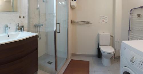 a bathroom with a shower and a toilet and a sink at Studio tout confort à 5 mn métro+parking gratuit in Montreuil