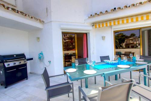 1093 modern beach apartment , huge terrace , bbq