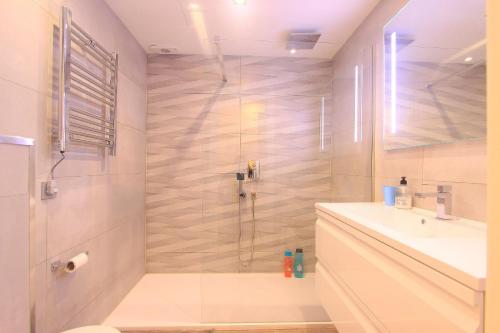1093 modern beach apartment , huge terrace , bbq