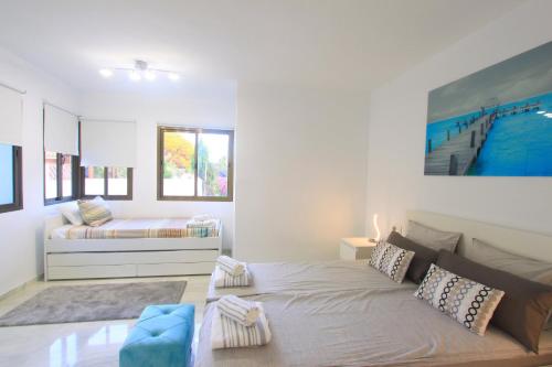 1080 Beachfront Penthouse 3 floors jacuzzi 2 pools wifi roof terrace