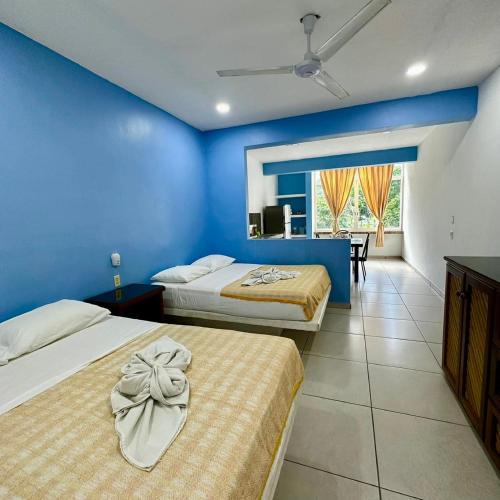Postel nebo postele na pokoji v ubytování Hotel Rega Suites Guayabitos - Family & Kitchen