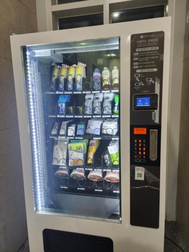 a vending machine with drinks and drinks in it at Sokcho Summitbay 1708 "Ocean View" in Sokcho