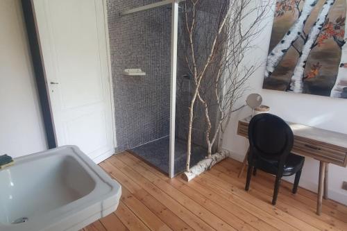 a bathroom with a sink and a desk and a chair at Villa proche plage de l'Amélie - 3057 in Soulac-sur-Mer