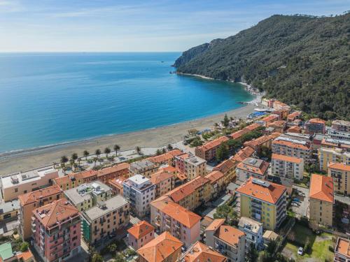 una vista aérea de una ciudad y una playa en Apartment Zia Anna by Interhome, en Sestri Levante