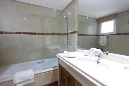 A bathroom at 1126 BEACHFRONT HIGH STANDARD APARTMENT WITH TERRACE