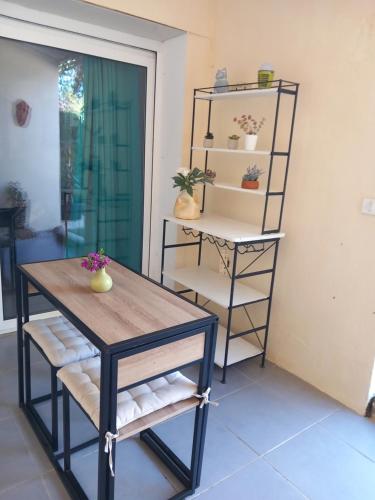 Φωτογραφία από το άλμπουμ του Studio avec Jardin et Parking Privés σε Bormes-les-Mimosas