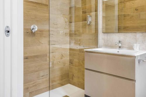 a bathroom with a sink and a shower at La Perla Rooms in Saronno