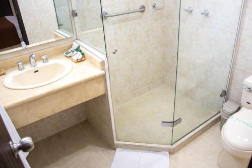 a bathroom with a shower and a sink at Hotel Arizona Suites Cúcuta in Cúcuta
