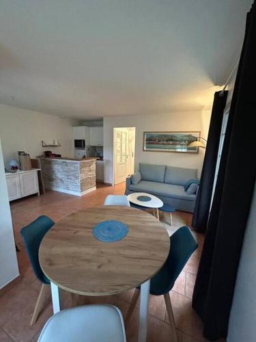 Charmante maison dans résidence avec piscine proche golf et plage