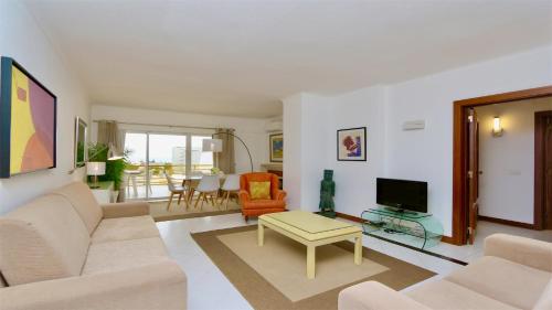 Al Charb TopFloor sea view, ar con, pool - CleverDetails