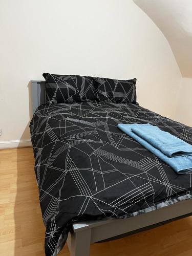 Postel nebo postele na pokoji v ubytování Nice house near cricket ground