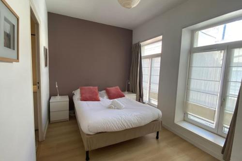 Photo de la galerie de l'établissement Beau T2 en plein Vieux Lille ! - Marine, à Lille