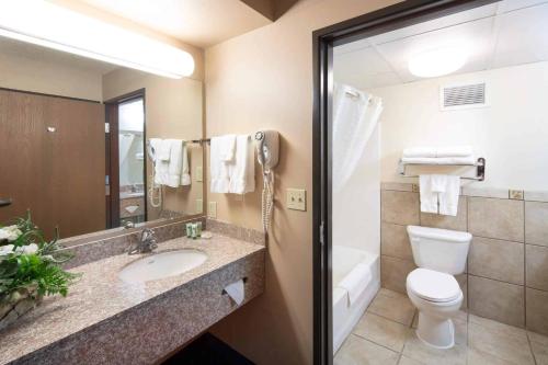 a bathroom with a sink and a toilet and a tub at Hotel Glenwood Springs in Glenwood Springs