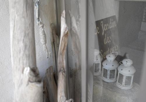 a room with a window with a cat and candles at Le Mas Des Brunes in Saint-Laurent-dʼAigouze