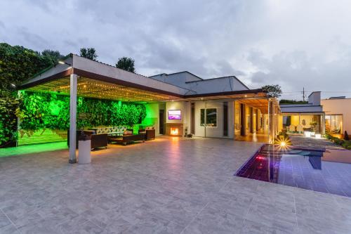 a house with a large patio with a tv at Malugo Campestre in Pereira