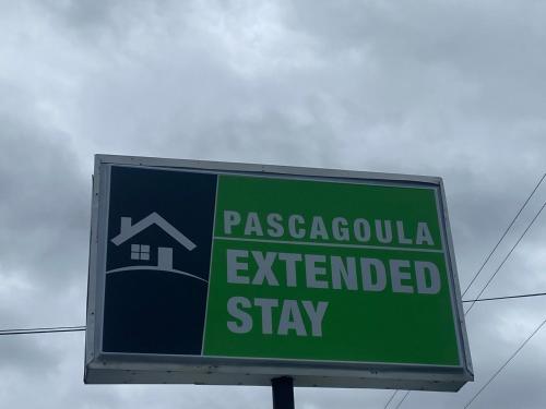 PASCAGOULA EXTENDED STAYに飾ってある許可証、賞状、看板またはその他の書類