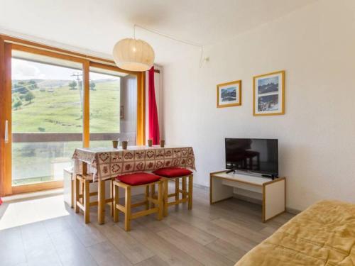 Appartement confortable aux pieds des pistes, balcon, accès piscine, télésiège à proximité - FR-1-267-286