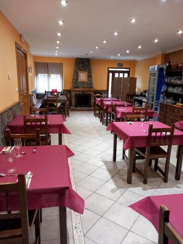 Restoran atau tempat lain untuk makan di HOTEL RURAL ORQUIDEA