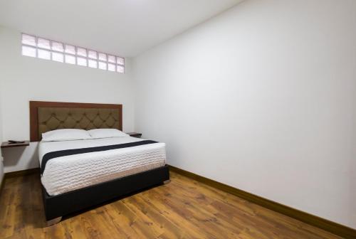 Ένα ή περισσότερα κρεβάτια σε δωμάτιο στο Hotel Casa Botero 104