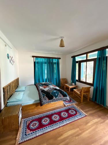 Gallery image of Bhagwati wood house in Manāli