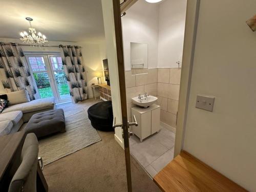 a living room with a sink and a bathroom at 4BR Cheshire East/Townhouse/Central - Close to Bentley in Crewe