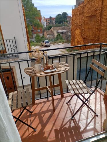 a table and chairs on a balcony with a view at El Molino Buñol Apartamento in Buñol