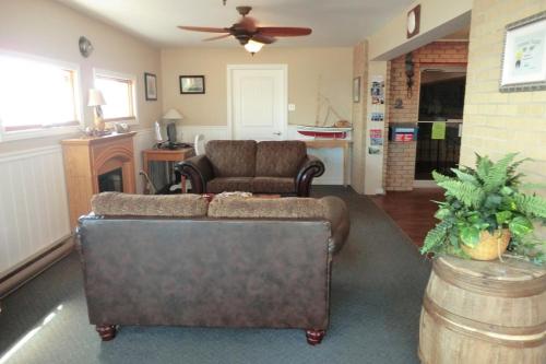a living room with a couch and a ceiling fan at Admiral Digby Inn Restaurant and Cottages in Digby