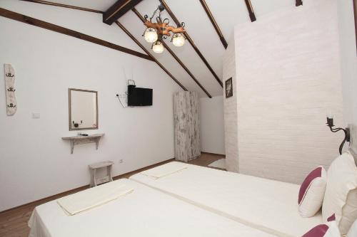 Gallery image of Kozareva Guest House Козаревата Къща За Гости in Dobrogled