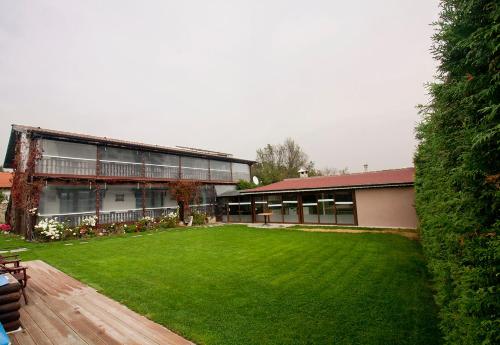 Gallery image of Kozareva Guest House Козаревата Къща За Гости in Dobrogled